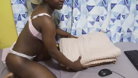 Snapshot of queenlatasha chatting on 04.10.26 Latasha online show from 04.10.26