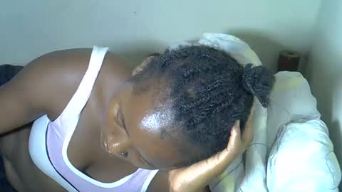 Snapshot of queenlena868103 chatting on 11.21.25 queenlena868103 online show from 11.21.25