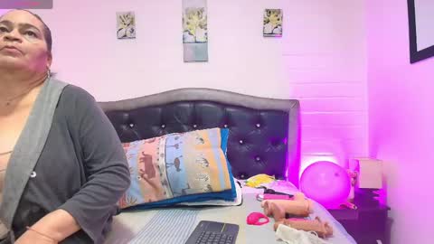 Snapshot of queenmature chatting on 06.08.26 VickyBoobss online show from 06.08.26