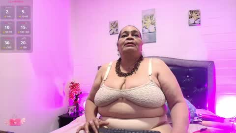 Snapshot of queenmature chatting on 06.09.26 VickyBoobss online show from 06.09.26