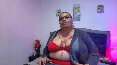 Snapshot of queenmature chatting on 06.16.26 VickyBoobss online show from 06.16.26