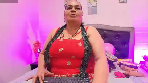 Snapshot of queenmature chatting on 06.30.26 VickyBoobss online show from 06.30.26