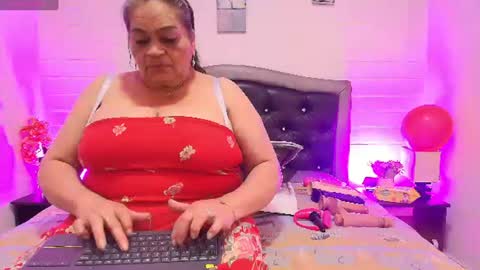 Snapshot of queenmature chatting on 07.01.26 VickyBoobss online show from 07.01.26