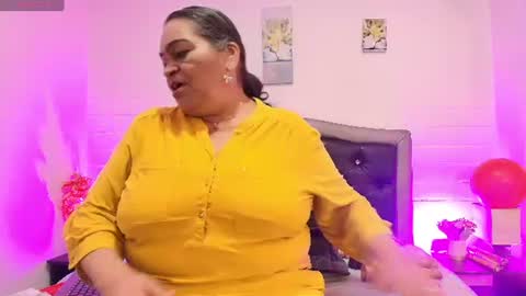 Snapshot of queenmature chatting on 07.02.26 VickyBoobss online show from 07.02.26