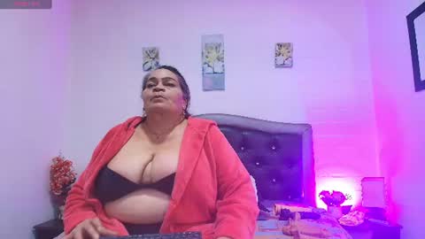 Snapshot of queenmature chatting on 07.15.26 VickyBoobss online show from 07.15.26