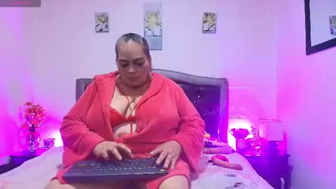 Snapshot of queenmature chatting on 07.16.26 VickyBoobss online show from 07.16.26