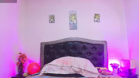 Snapshot of queenmature chatting on 07.19.26 VickyBoobss online show from 07.19.26