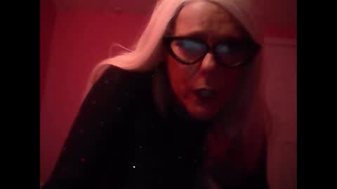 Queenmayhem online show from 09.16.25