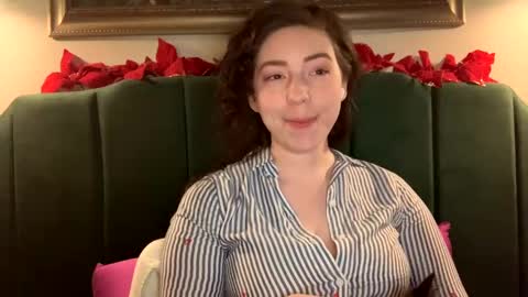 Snapshot of queenmilady chatting on 02.14.25 Sarlei Sar-uh-lie online show from 02.14.25