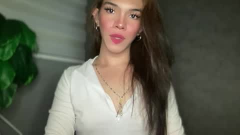 QUEEN online show from 12.23.25