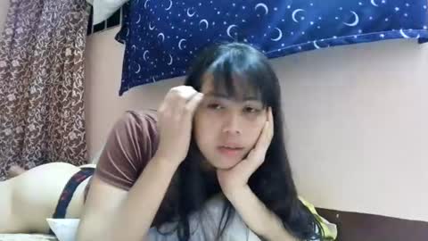 Snapshot of queennbbee chatting on 06.25.26 queennbbee online show from 06.25.26