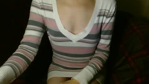 Snapshot of queenoftenderness chatting on 01.01.25 queenoftenderness online show from 01.01.25