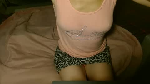 Snapshot of queenoftenderness chatting on 09.17.25 queenoftenderness online show from 09.17.25