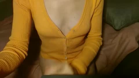 Snapshot of queenoftenderness chatting on 11.24.25 queenoftenderness online show from 11.24.25