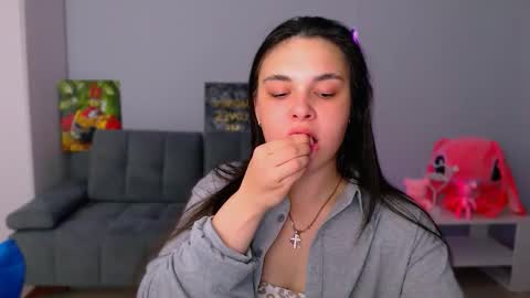 Snapshot of queenofthesense chatting on 11.05.25 Patricia online show from 11.05.25