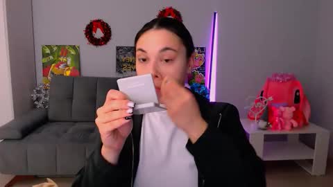 Snapshot of queenofthesense chatting on 11.27.25 Patricia online show from 11.27.25