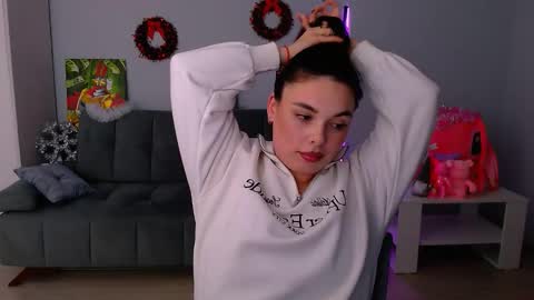 Snapshot of queenofthesense chatting on 12.05.25 Patricia online show from 12.05.25