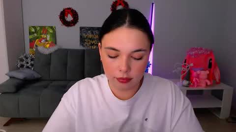 Snapshot of queenofthesense chatting on 12.17.25 Patricia online show from 12.17.25