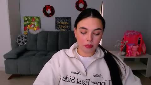Snapshot of queenofthesense chatting on 12.21.25 Patricia online show from 12.21.25