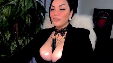 Snapshot of queenofurkink chatting on 07.15.26 I am online every day from 1800 - 0100 online show from 07.15.26