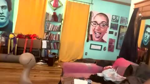 Queen Hilarity online show from 02.18.26