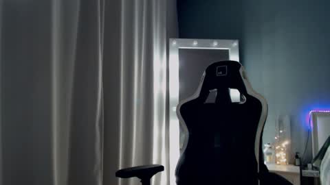 Queensy online show from 02.08.25