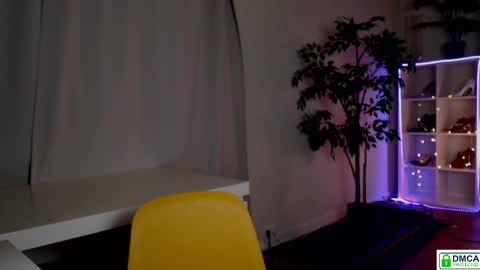 Snapshot of queensy_sins_x chatting on 05.23.26 Queensy online show from 05.23.26