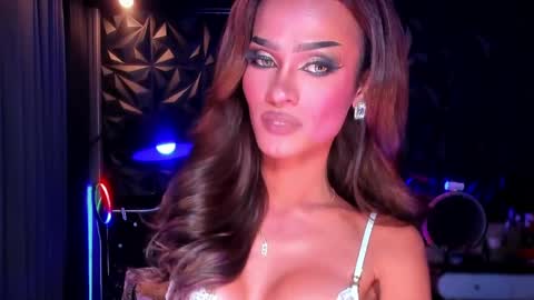 Snapshot of queenvalentinats chatting on 05.27.26 ValentinaMoone online show from 05.27.26