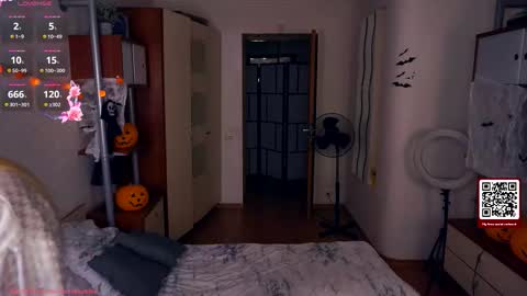 Snapshot of quennabrucker chatting on 10.06.25 Tate online show from 10.06.25