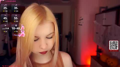 Snapshot of quennabrucker chatting on 10.26.25 Tate online show from 10.26.25