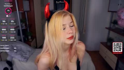 Snapshot of quennabrucker chatting on 11.15.25 Tate online show from 11.15.25