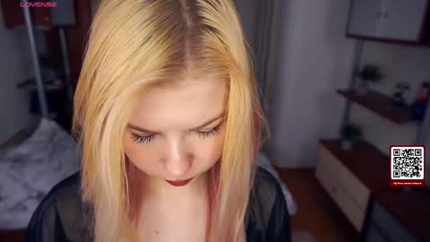 Snapshot of quennabrucker chatting on 11.20.25 Tate online show from 11.20.25