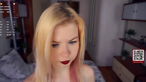 Snapshot of quennabrucker chatting on 11.30.25 Tate online show from 11.30.25