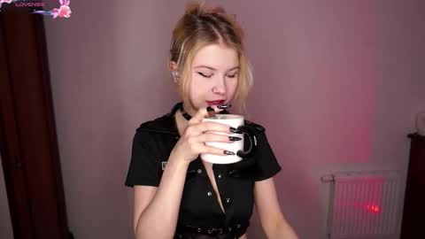 Snapshot of quennabrucker chatting on 03.01.26 Tate online show from 03.01.26