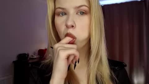 Snapshot of quennabrucker chatting on 03.15.26 Tate online show from 03.15.26