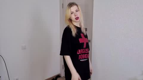 Snapshot of quennabrucker chatting on 03.28.26 Tate online show from 03.28.26