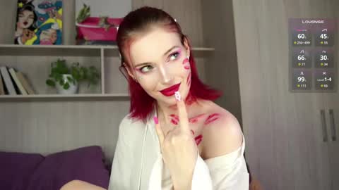 Snapshot of quennaedger chatting on 10.29.25 Fiona online show from 10.29.25