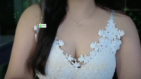 Snapshot of quest_queen chatting on 06.25.26 zaara online show from 06.25.26