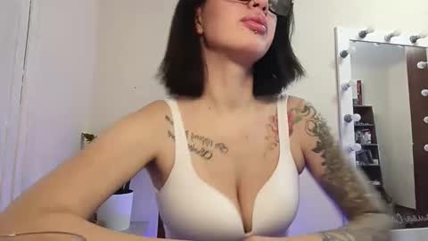 quiet_smile online show from 12.15.25