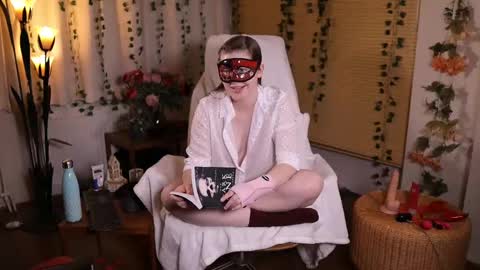 Snapshot of quinnrmonroe chatting on 02.25.25 QuinnMonroe online show from 02.25.25