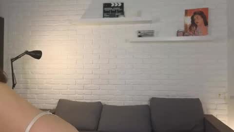 Snapshot of qwelbi chatting on 04.19.26 kiri online show from 04.19.26