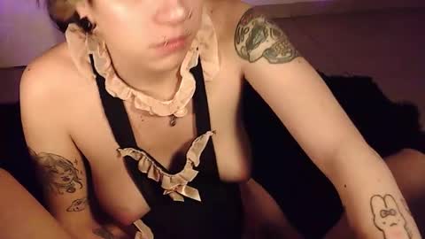 Snapshot of rabit_snake chatting on 11.25.25 Rabbit Snake online show from 11.25.25