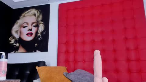 Snapshot of rachel_roman chatting on 04.30.26 DALIANA online show from 04.30.26