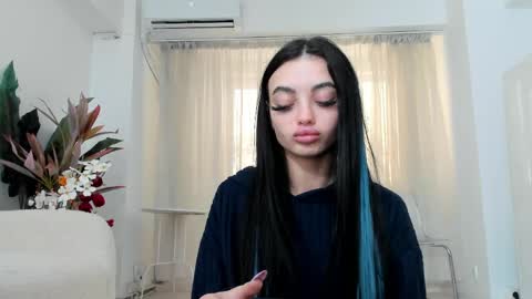 Snapshot of rachellravee chatting on 05.18.26 Rachell online show from 05.18.26