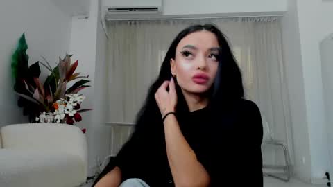 Snapshot of rachellravee chatting on 05.22.26 Rachell online show from 05.22.26