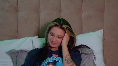 Snapshot of rachellsimpson chatting on 03.09.25 RachellSimpson online show from 03.09.25