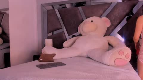 Radiant Naomi online show from 04.08.26