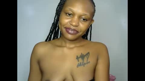 Snapshot of rae_zara chatting on 12.22.24 messy candie online show from 12.22.24