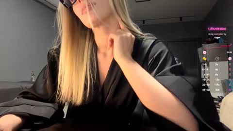 Snapshot of raeannschemmer chatting on 02.18.26 Mila online show from 02.18.26