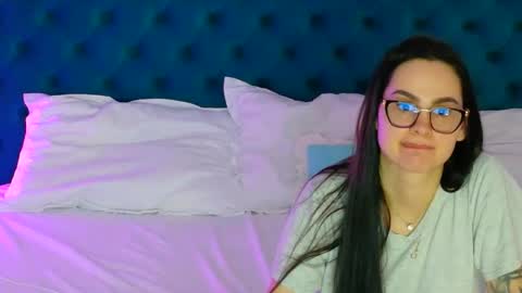 Snapshot of raeeamber_ chatting on 02.17.26 sweet peach online show from 02.17.26